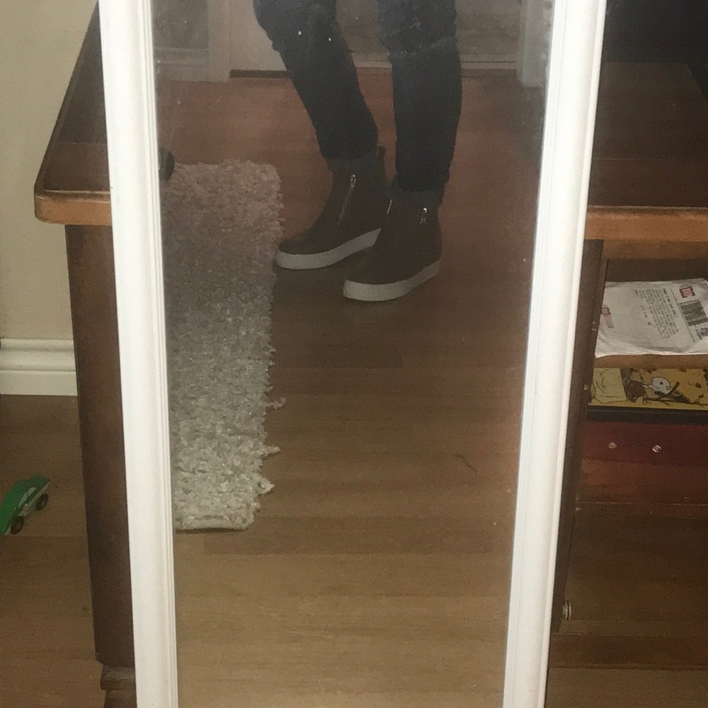 Ankle sneaker bootie